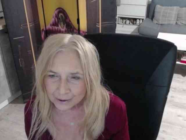 BlondeSofia webcam