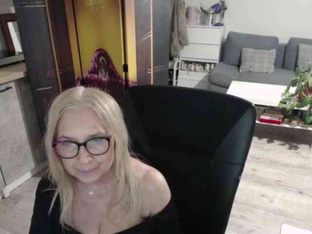 BlondeSofia webcam
