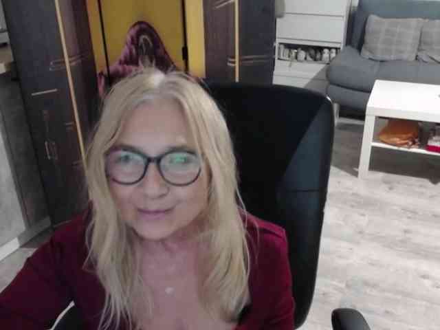 BlondeSofia webcam