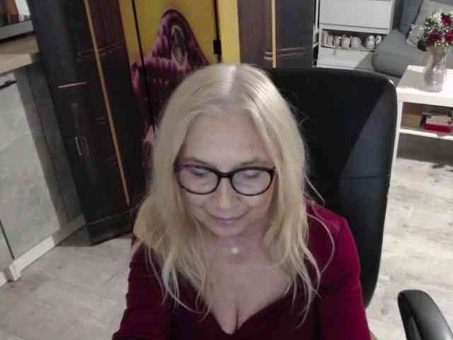 BlondeSofia webcam