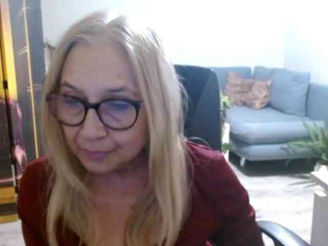 BlondeSofia webcam