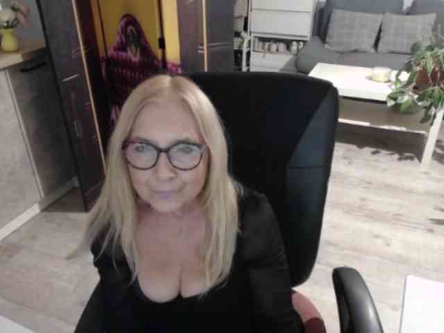 BlondeSofia webcam