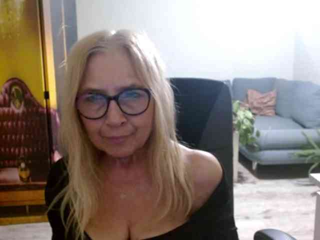 BlondeSofia webcam