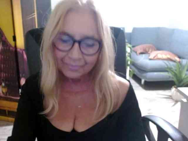 BlondeSofia webcam