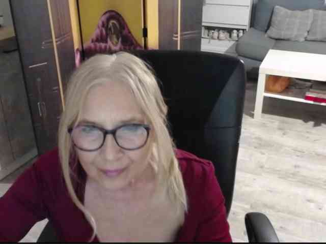 BlondeSofia webcam