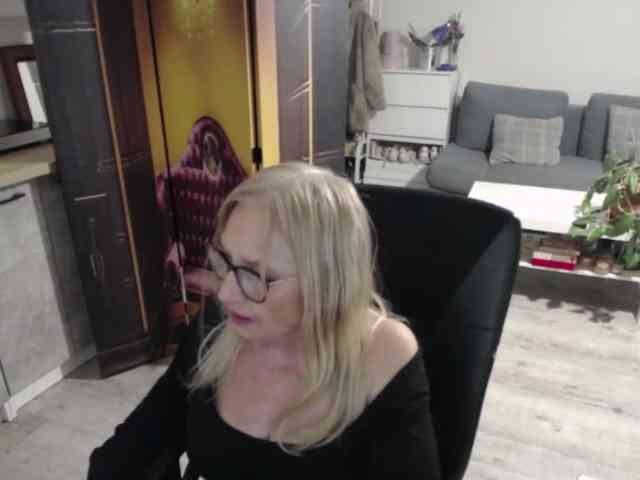 BlondeSofia webcam