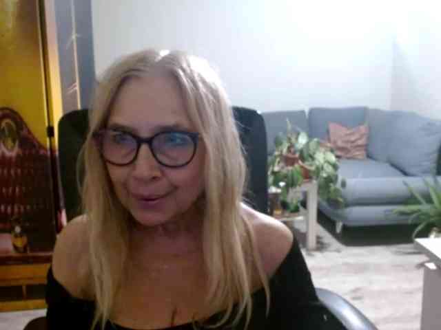 BlondeSofia webcam