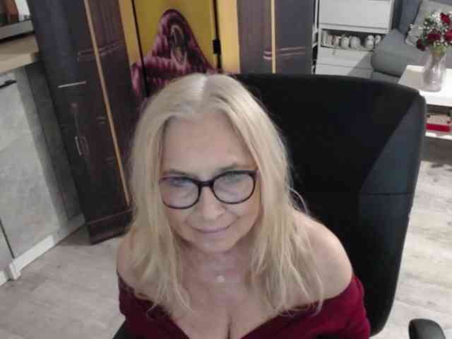 BlondeSofia webcam