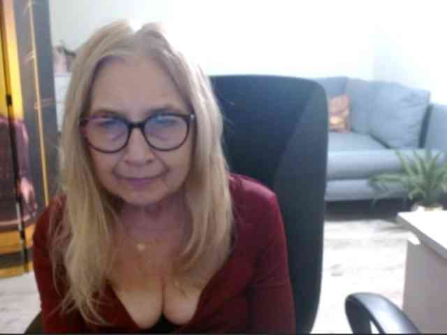 BlondeSofia webcam