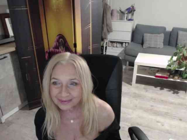 BlondeSofia webcam