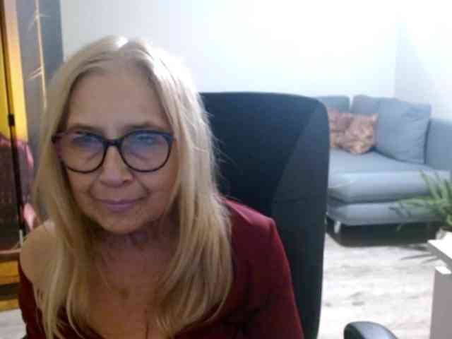 BlondeSofia webcam