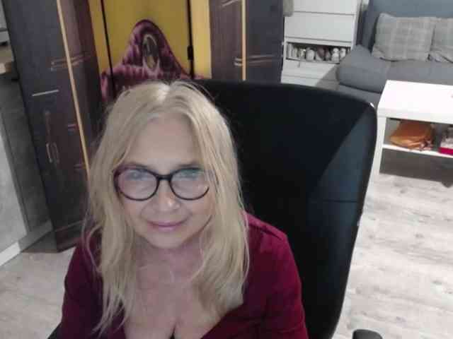 BlondeSofia webcam
