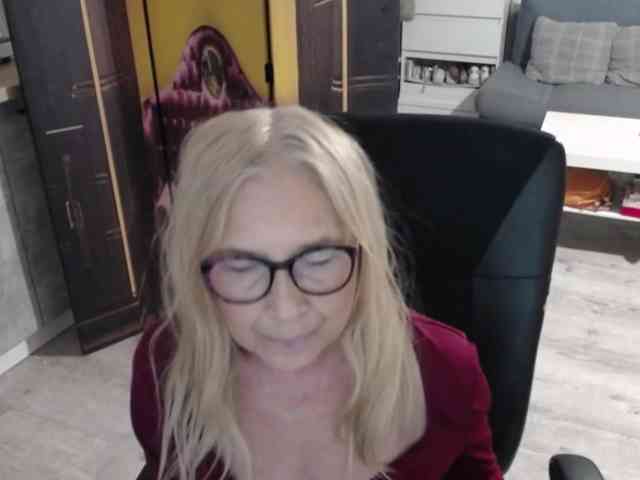 BlondeSofia webcam