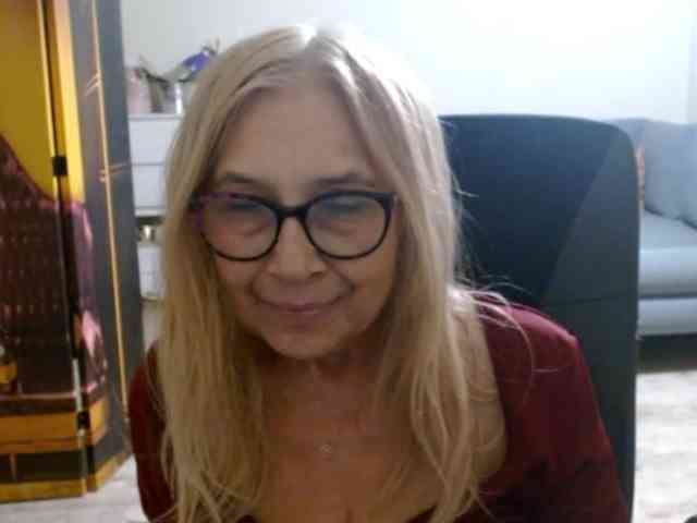 BlondeSofia webcam