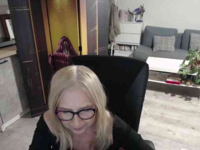 BlondeSofia webcam
