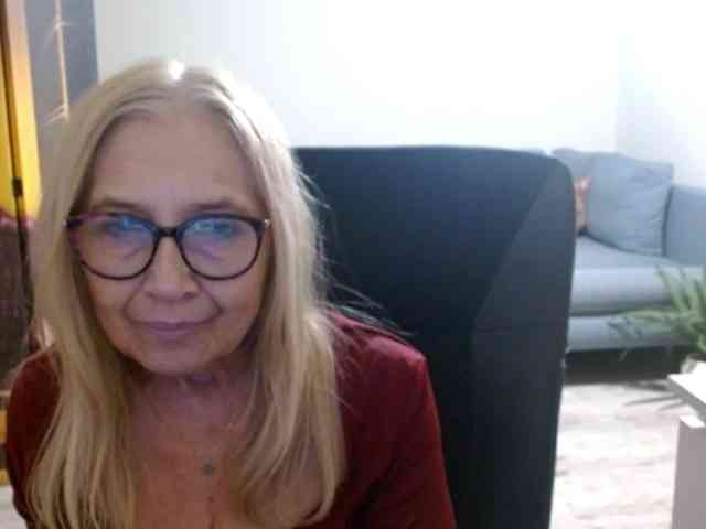 BlondeSofia webcam