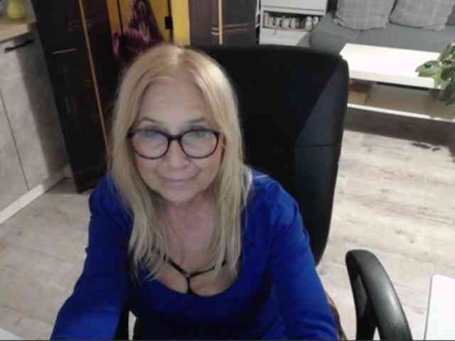 BlondeSofia webcam