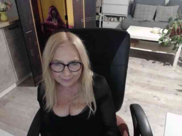 BlondeSofia webcam