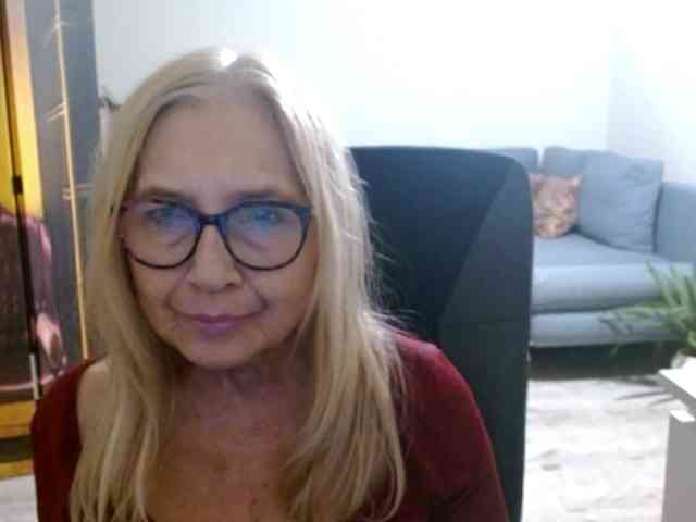 BlondeSofia webcam