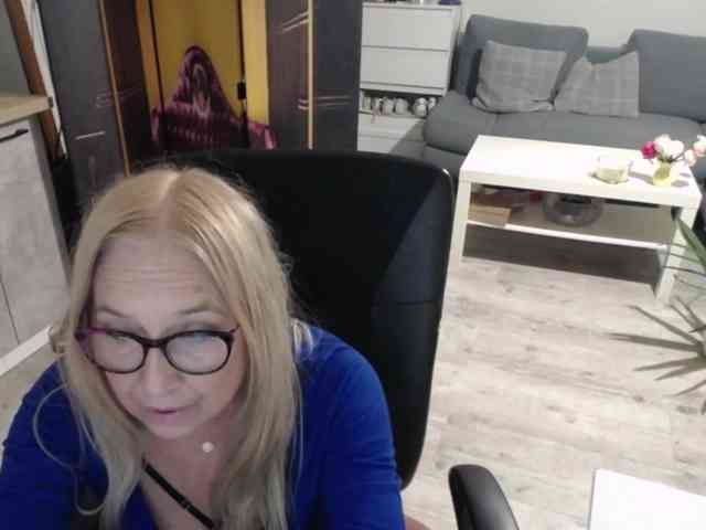 BlondeSofia webcam
