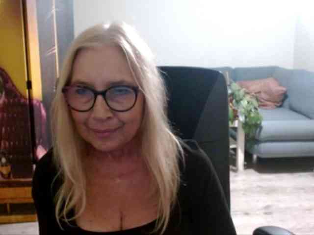 BlondeSofia webcam