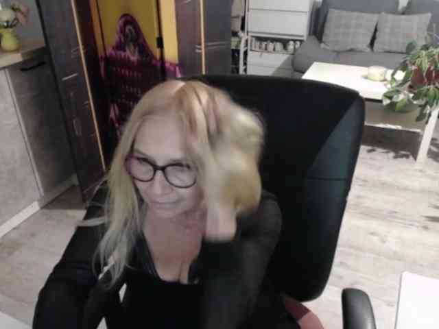 BlondeSofia webcam