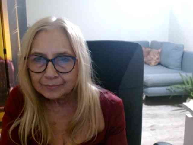 BlondeSofia webcam