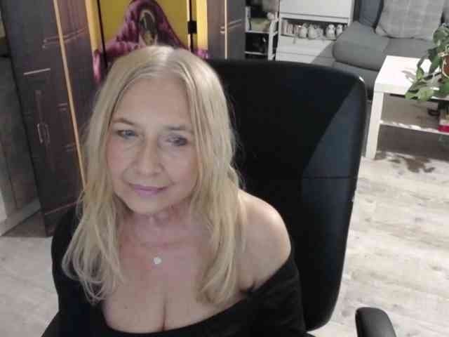 BlondeSofia webcam