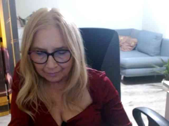 BlondeSofia webcam