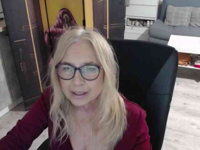 BlondeSofia webcam