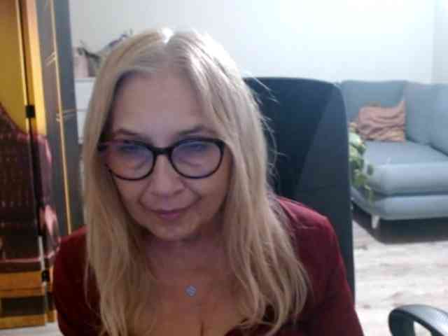 BlondeSofia webcam
