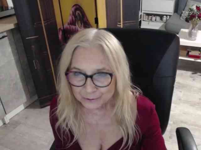 BlondeSofia webcam