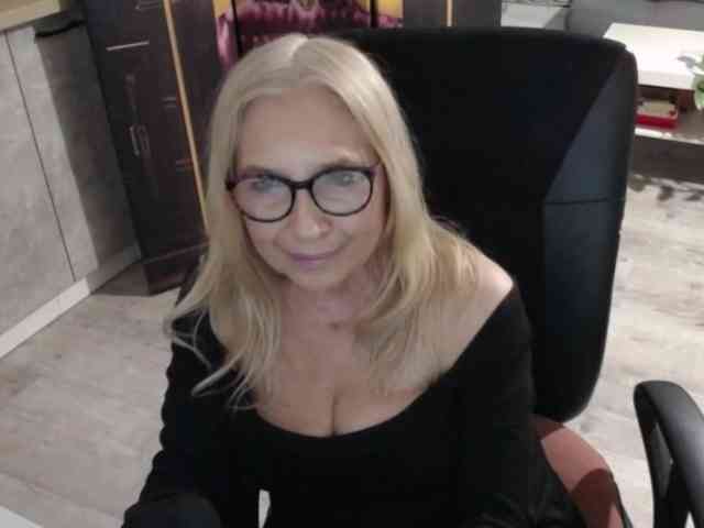 BlondeSofia webcam
