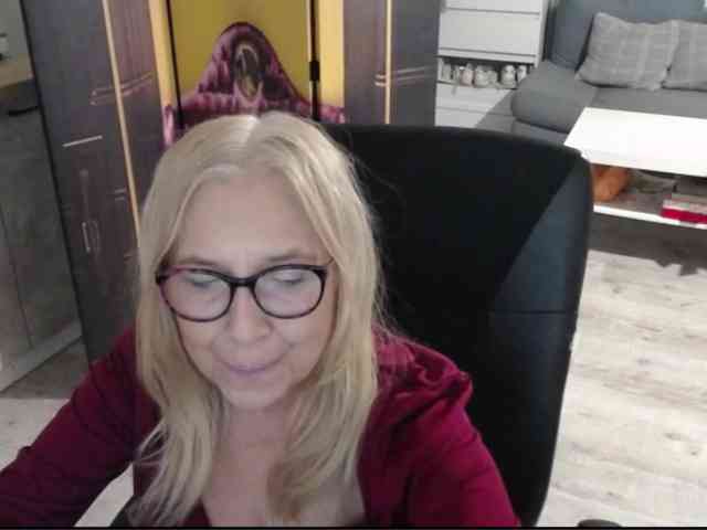 BlondeSofia webcam