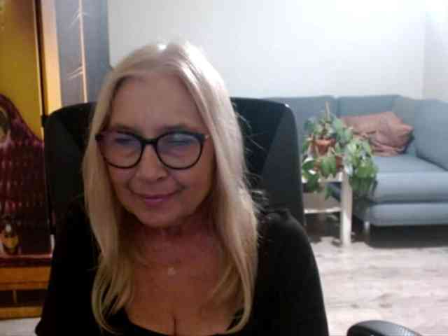 BlondeSofia webcam