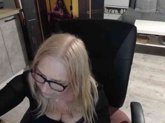 BlondeSofia webcam