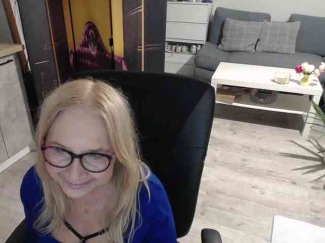BlondeSofia webcam