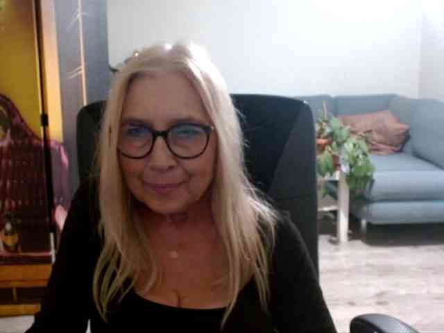 BlondeSofia webcam
