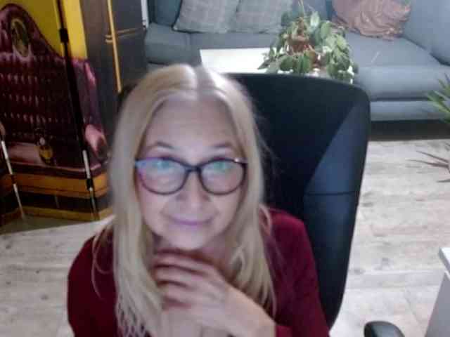 BlondeSofia webcam
