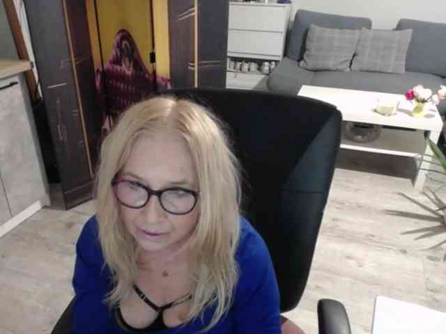 BlondeSofia webcam