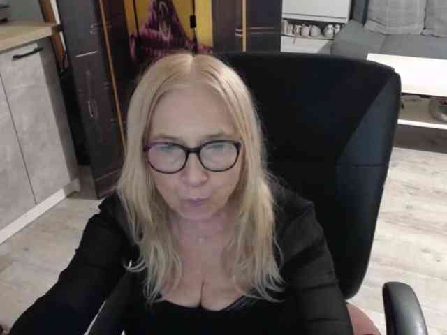 BlondeSofia webcam