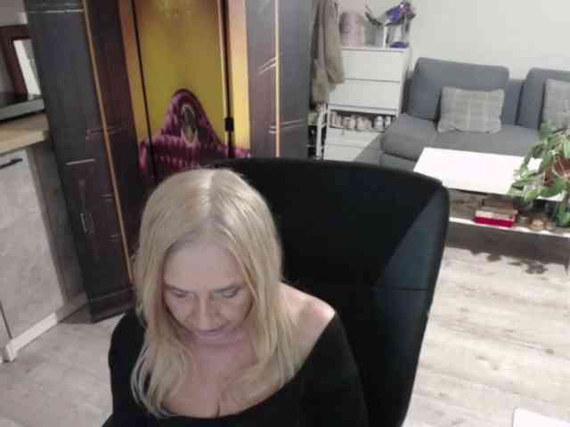 BlondeSofia webcam