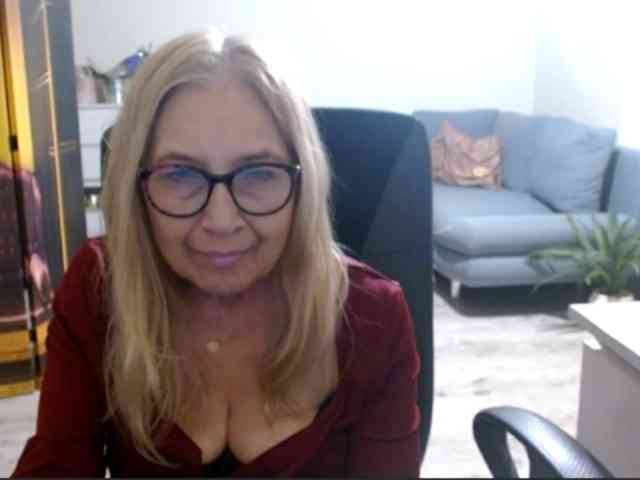 BlondeSofia webcam