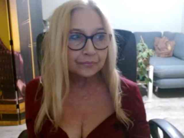 BlondeSofia webcam