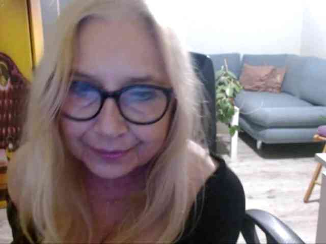 BlondeSofia webcam