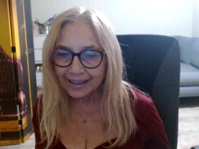 BlondeSofia webcam