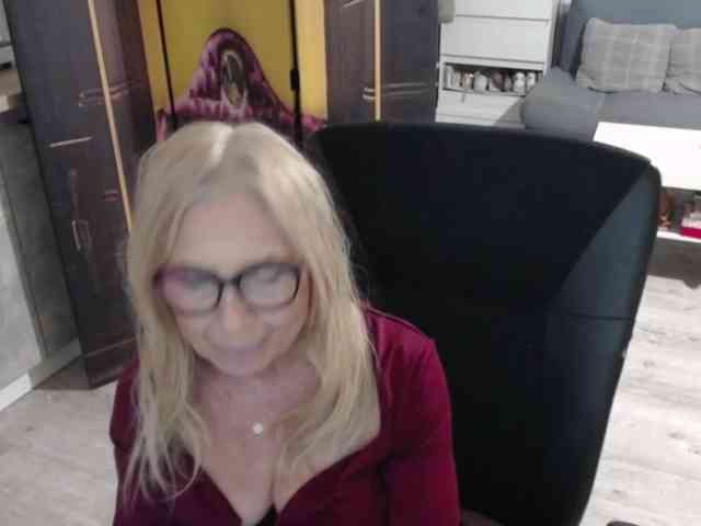 BlondeSofia webcam