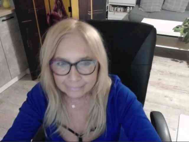 BlondeSofia webcam