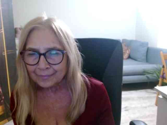 BlondeSofia webcam