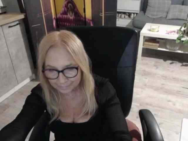 BlondeSofia webcam